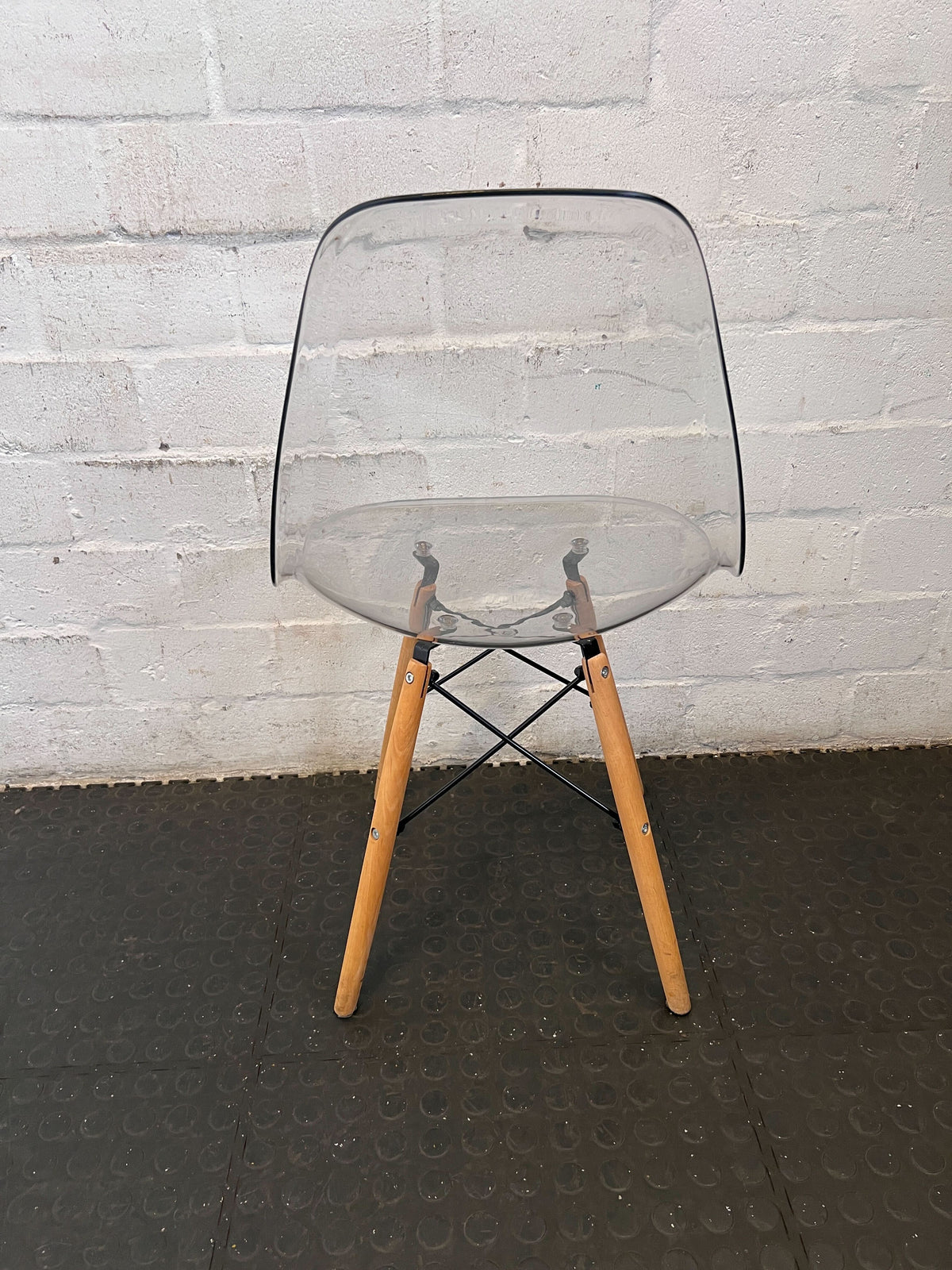 Modern Clear Polycarbonate Dining Chair with Wooden Legs