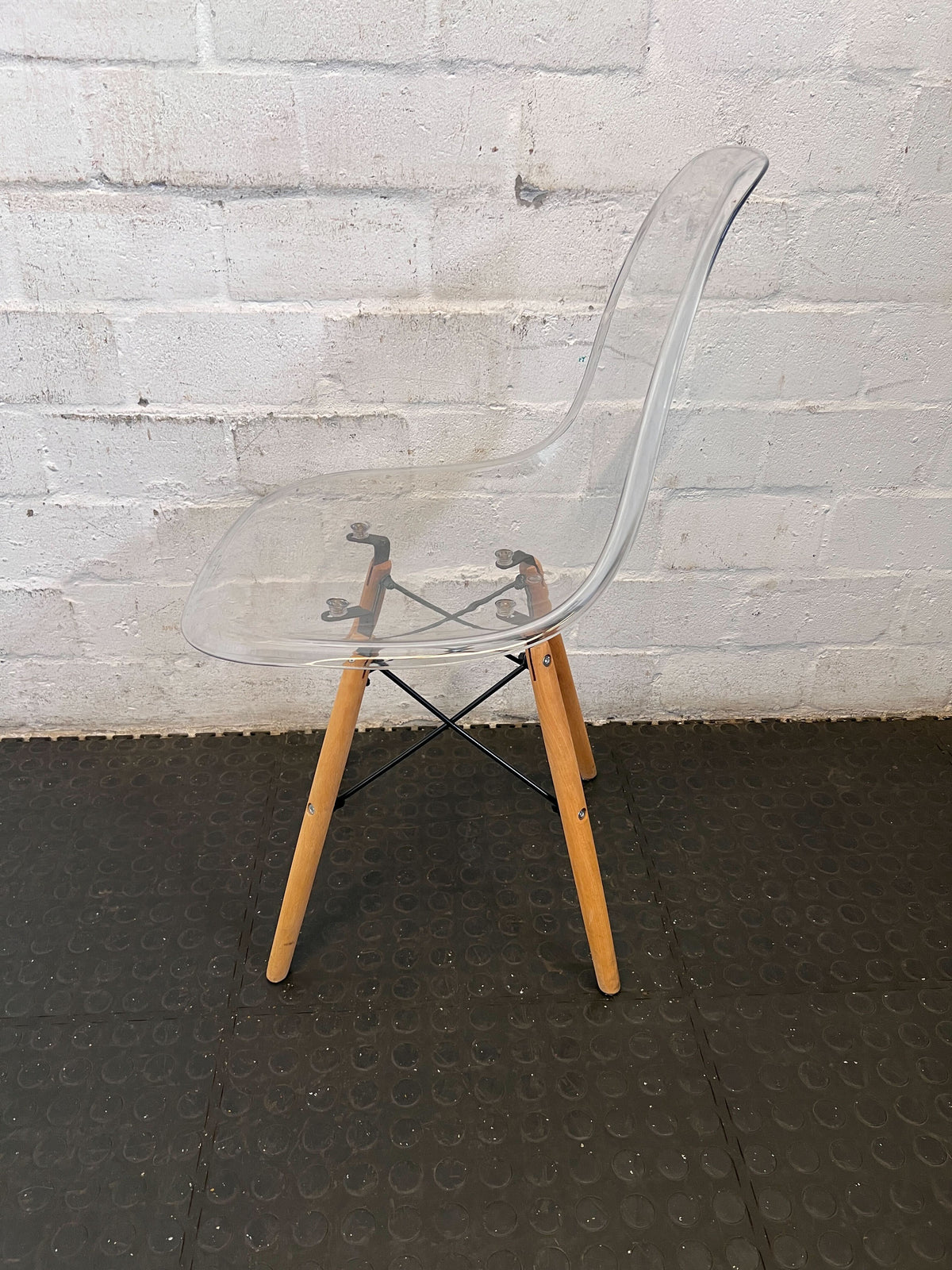 Modern Clear Polycarbonate Dining Chair with Wooden Legs