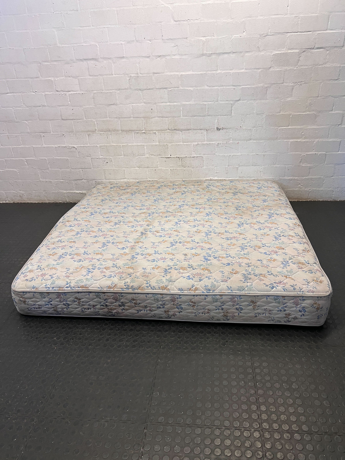 Cozy Floral Pattern Used Mattress - king size - 2ndhandwarehouse.com