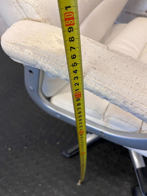 Pre-Loved white Executive High-Back Office Chair with Ribbed Design - 2ndhandwarehouse.com