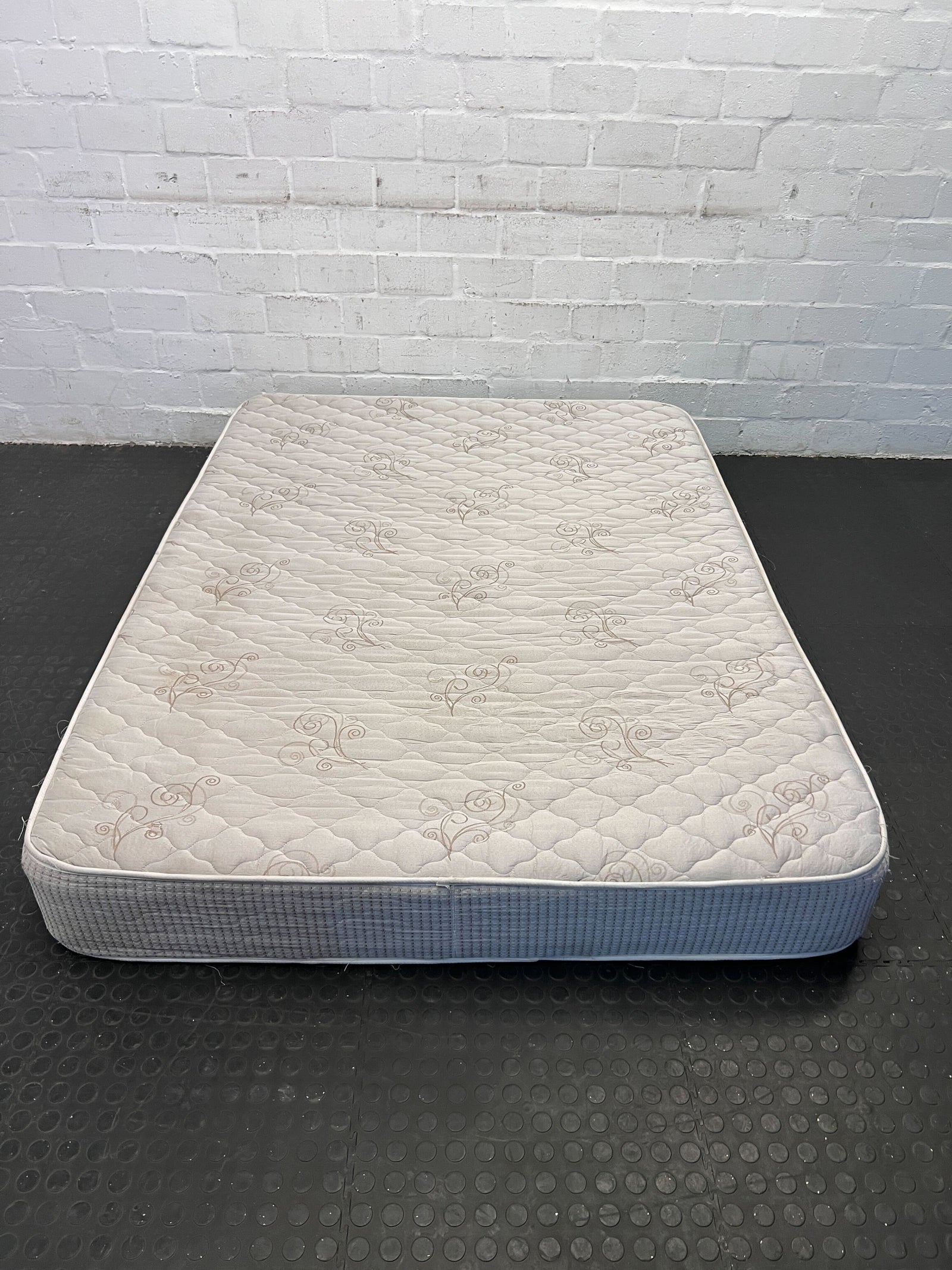 Comfortable Queen Size Mattress with Minor Wear – Great Value!
