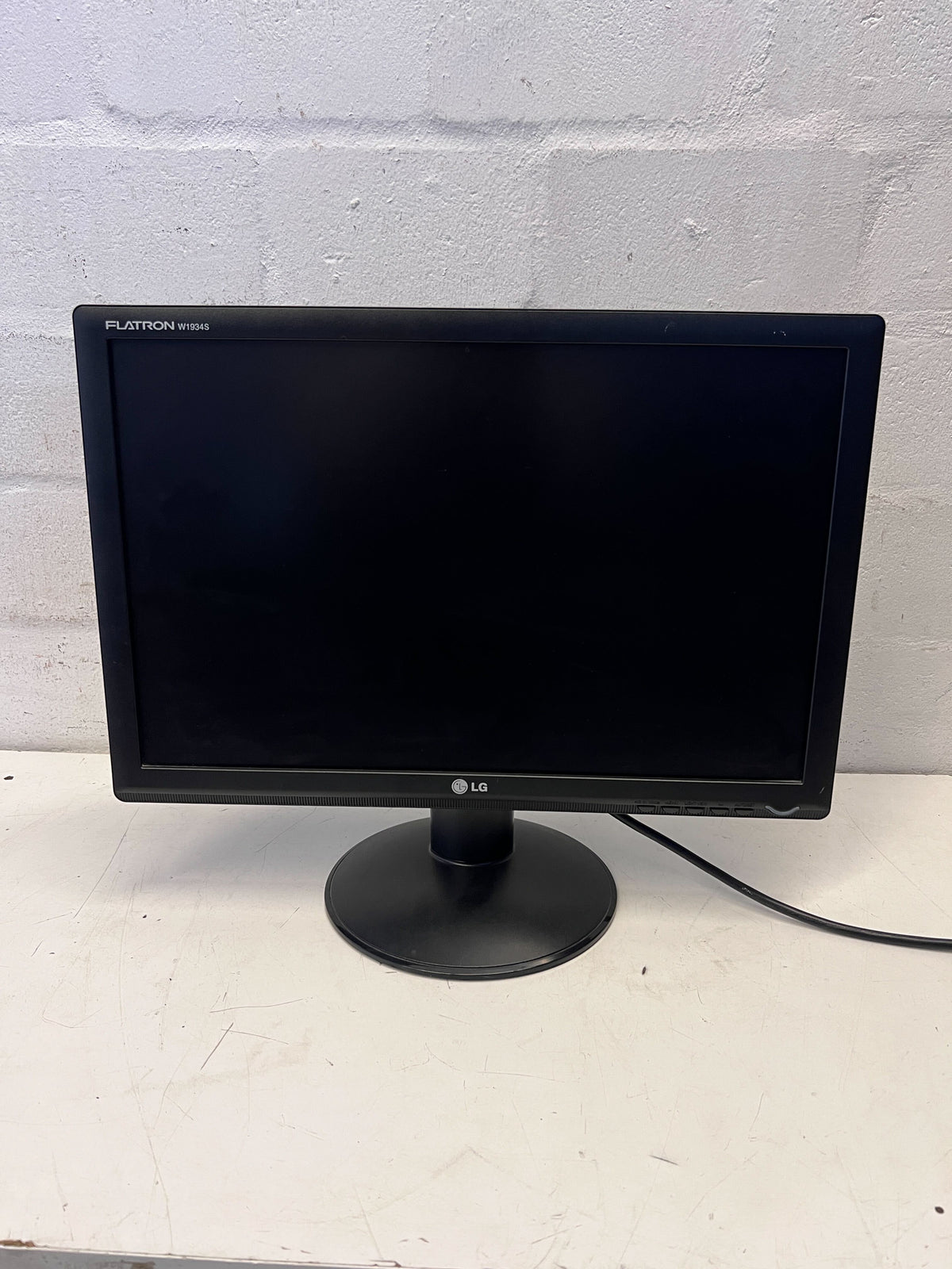 LG Flatron 19" LCD Monitor - Black - Has Lines On the Screen