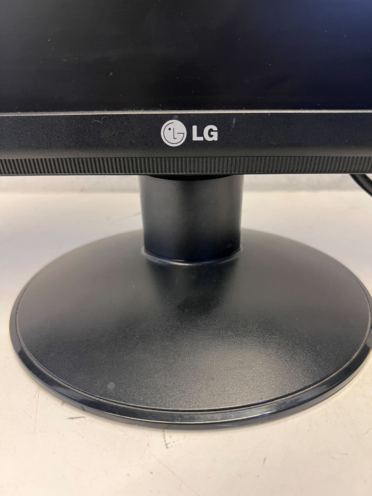 LG Flatron 19" LCD Monitor - Black - Has Lines On the Screen