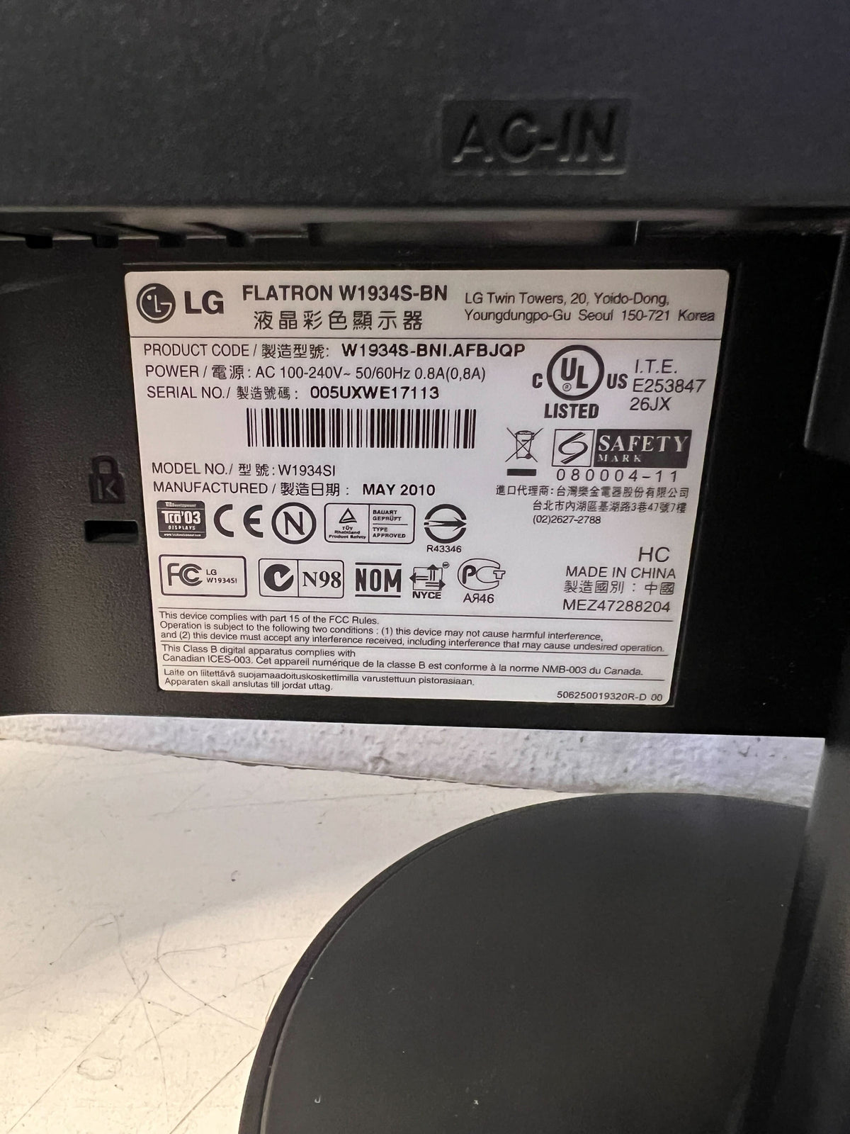 LG Flatron 19" LCD Monitor - Black - Has Lines On the Screen