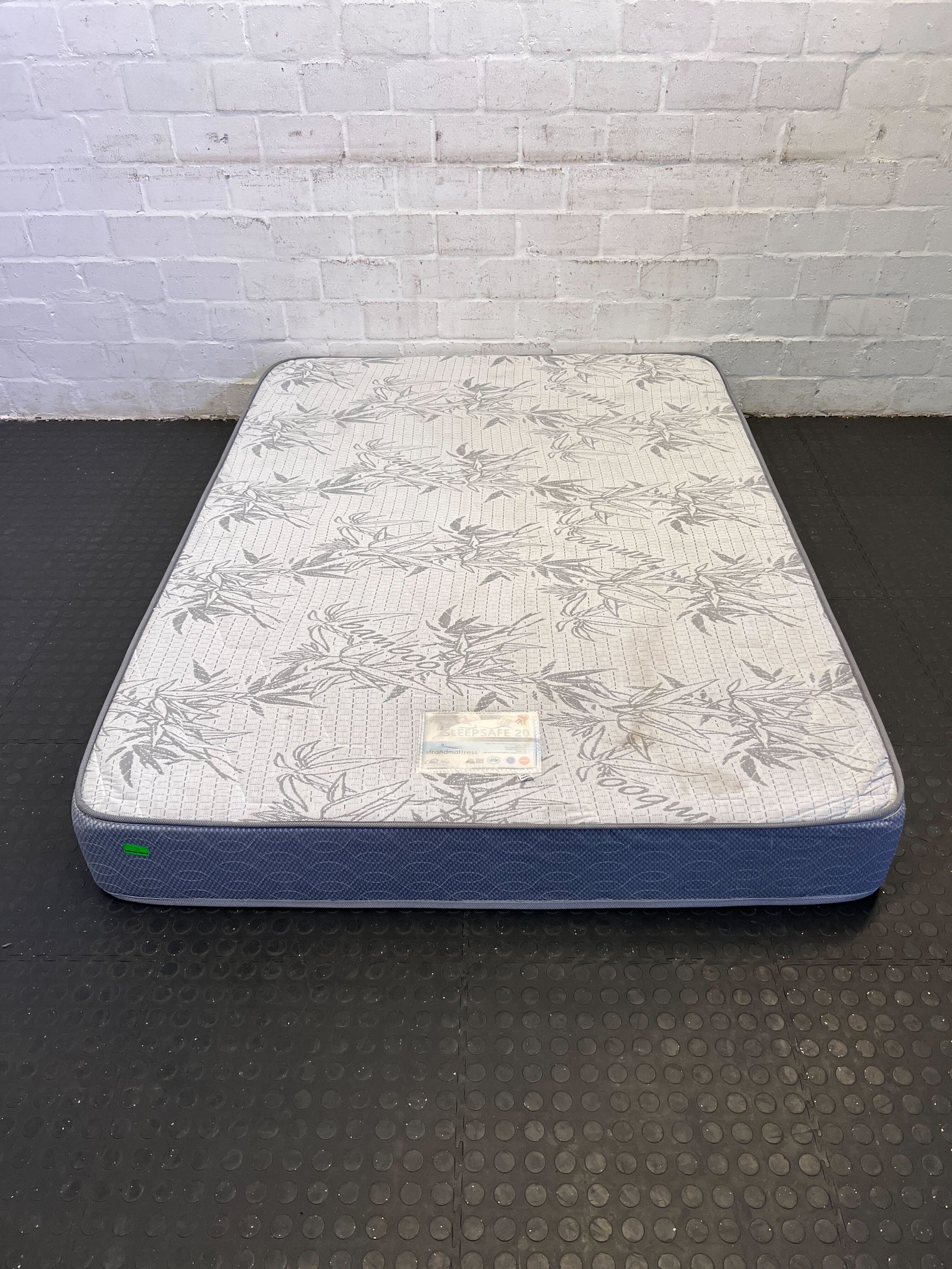Comfortable Twin Mattress with Soft Floral Design - Good Condition - 2ndhandwarehouse.com