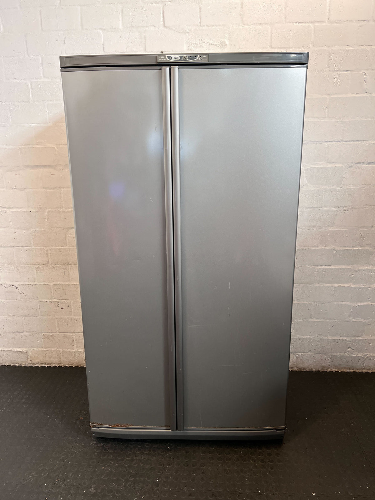 Sleek Silver Double Door Fridge Freezer - Faulty Freezer. Some rusting on the bottom