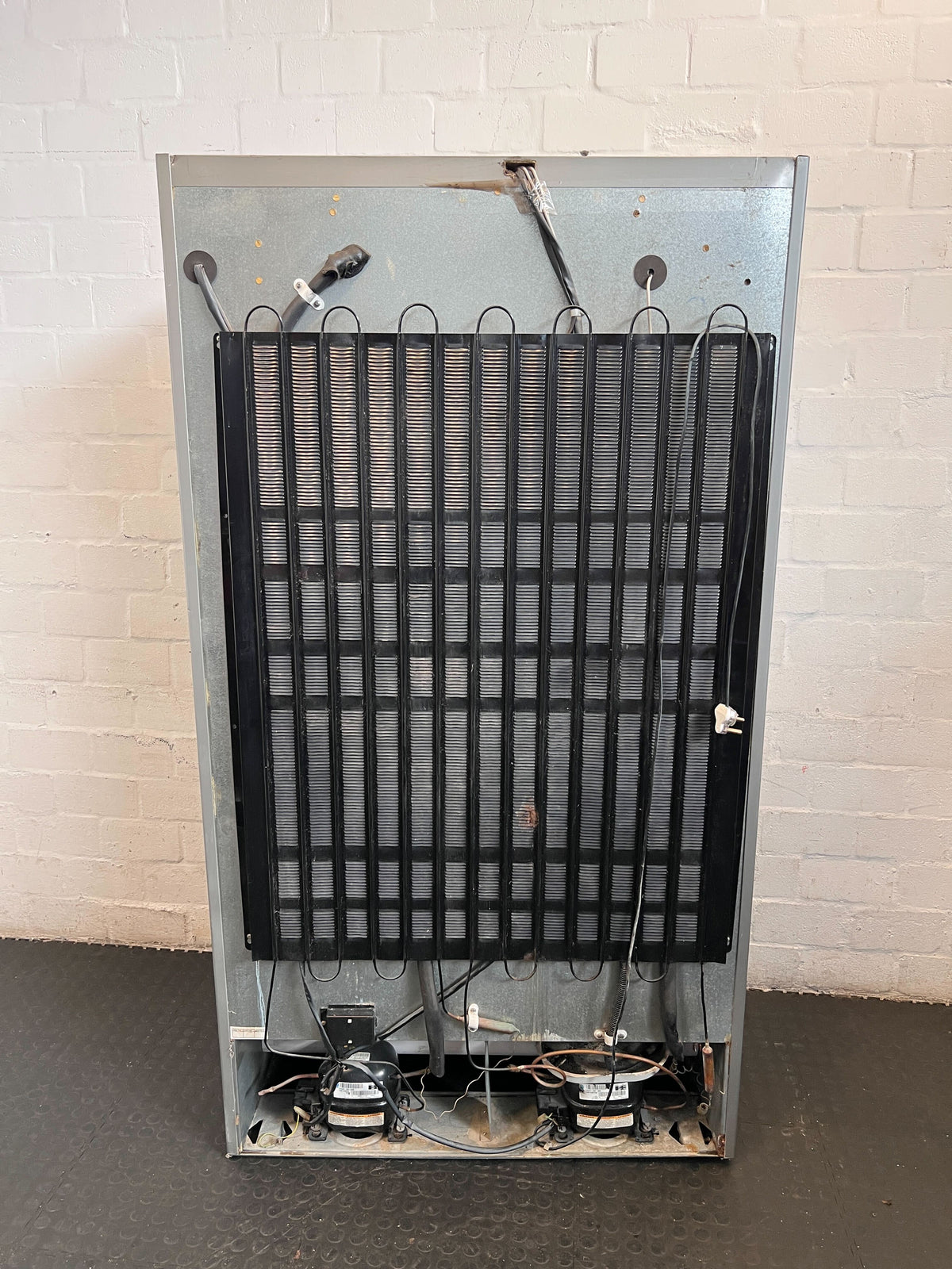 Sleek Silver Double Door Fridge Freezer - Faulty Freezer. Some rusting on the bottom