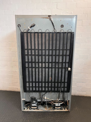 Sleek Silver Double Door Fridge Freezer - Faulty Freezer. Some rusting on the bottom