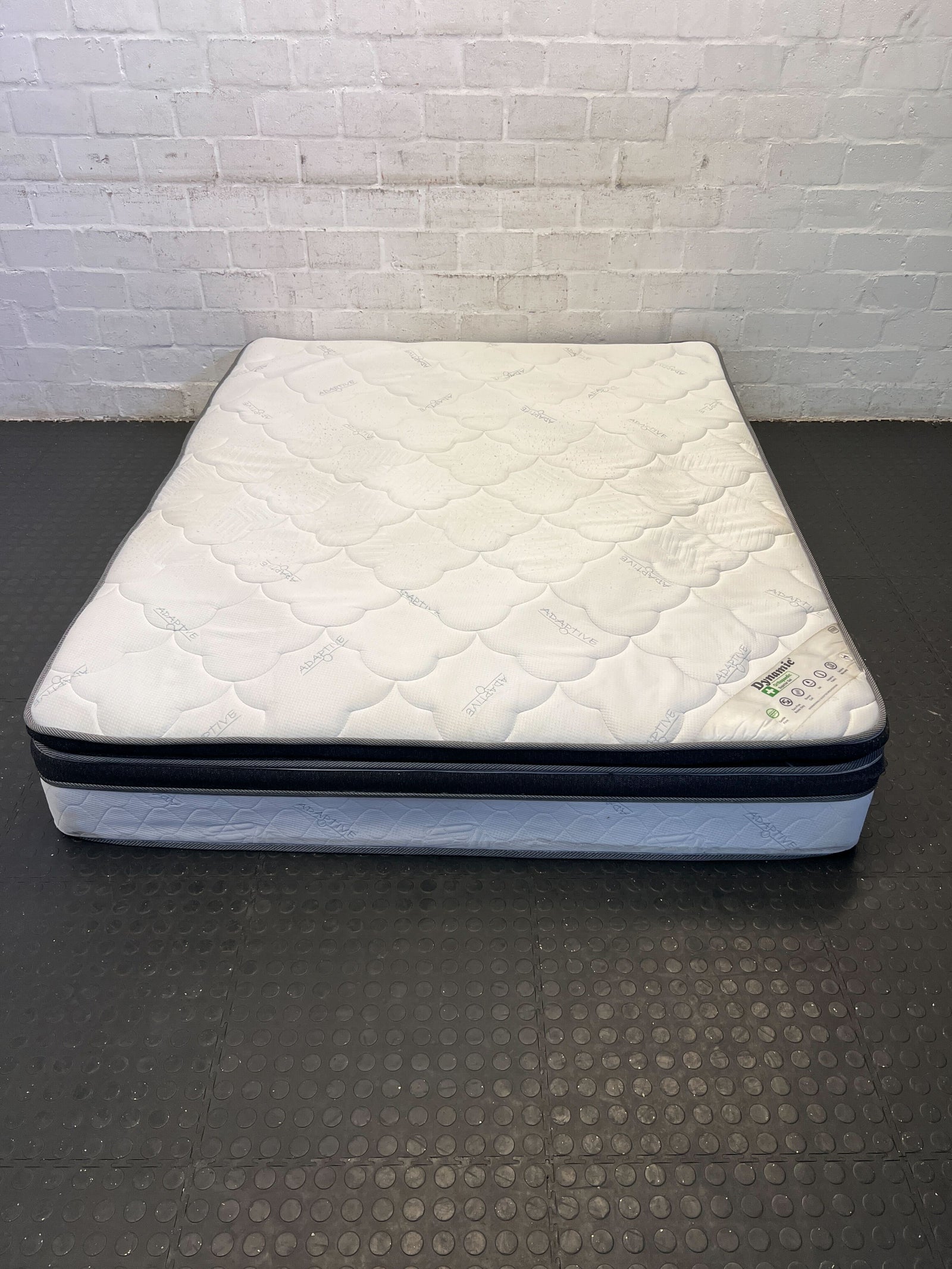 Comfortable White Queen sized Mattress – Slight Signs of Use