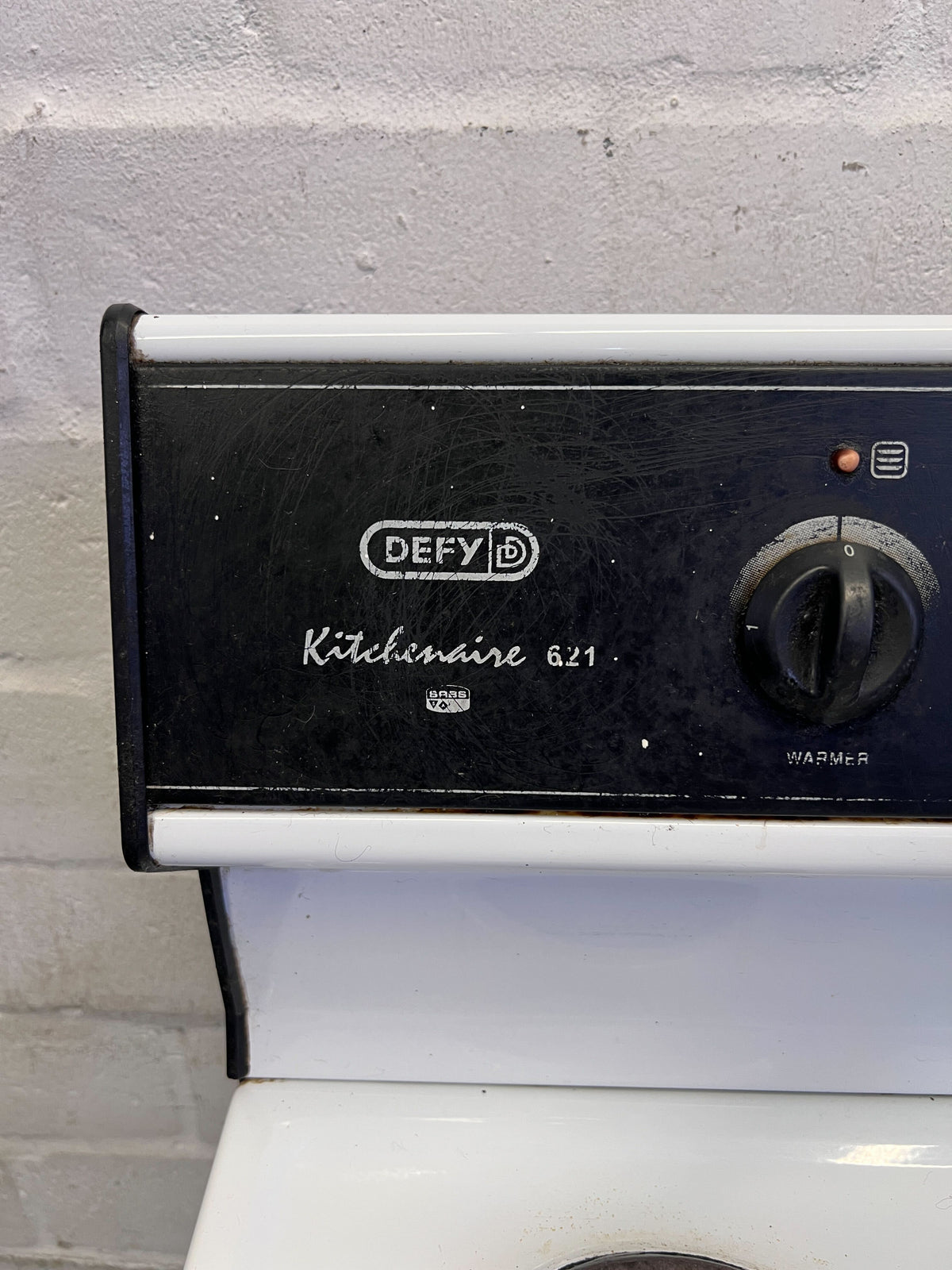 Defy Classic White Electric Stove with Oven - Some rusting on plates