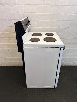 Defy Classic White Electric Stove with Oven - Some rusting on plates