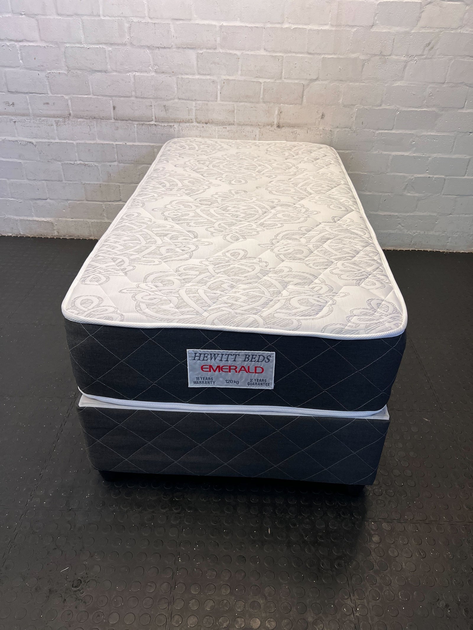 Comfortable Single Hewitt Emerald Mattress with Modern Design - REDUCED