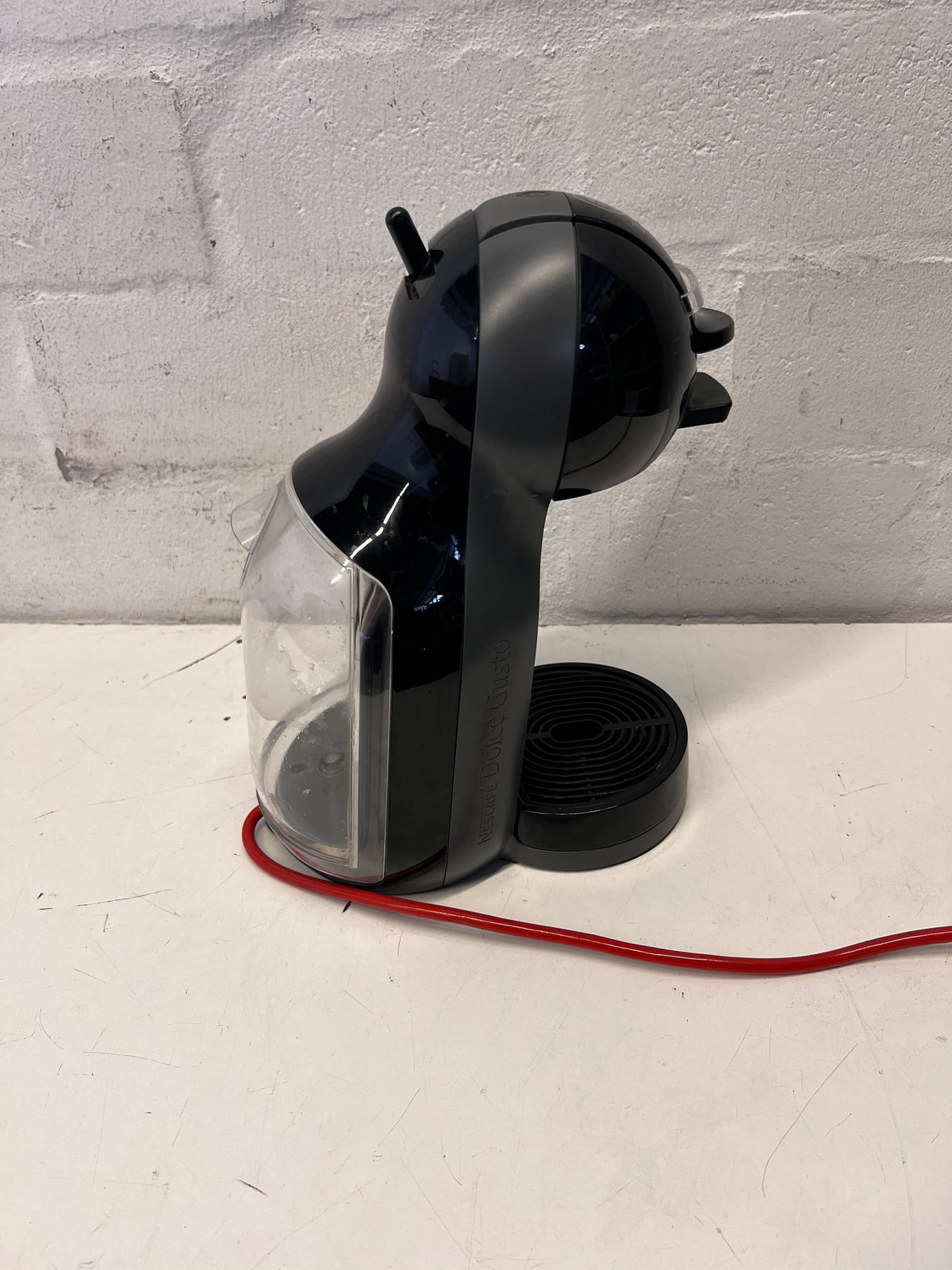 De'Longhi Nescafé Dolce Gusto Coffee Machine - Sleek Black Design