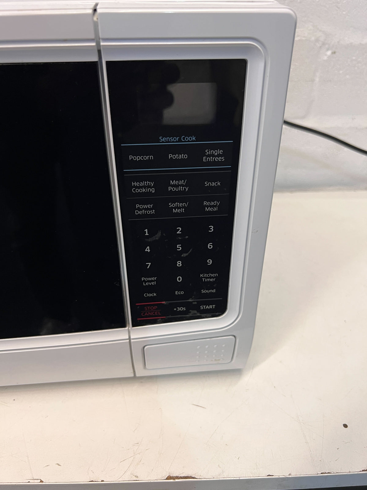 Samsung White Microwave Oven with Minor Scratches - REDUCED