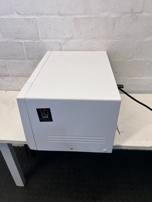 Samsung White Microwave Oven with Minor Scratches - REDUCED