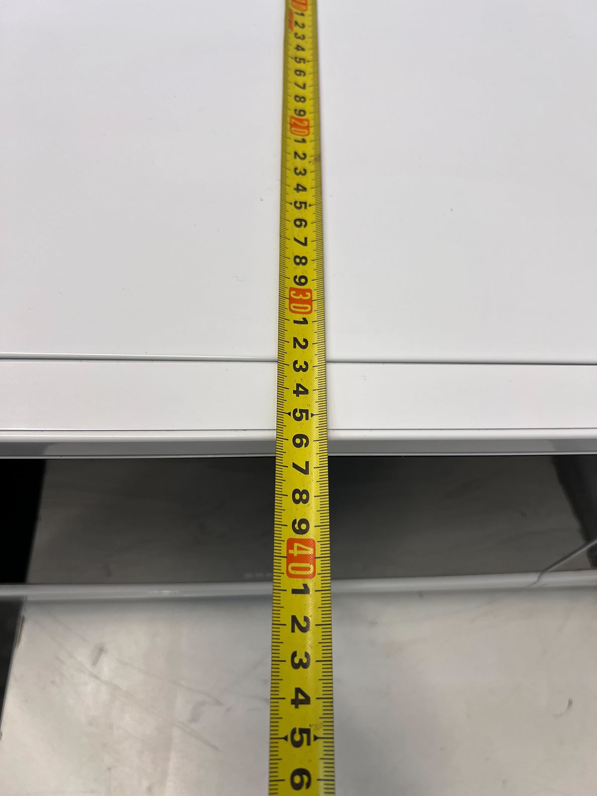 Samsung White Microwave Oven with Minor Scratches - REDUCED