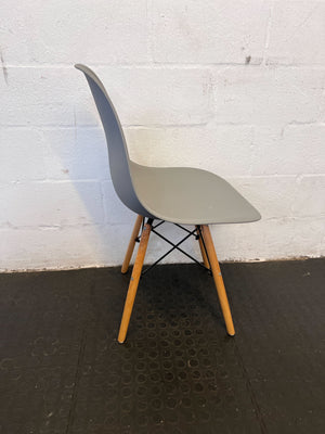 Modern Grey Plastic Chair with Wooden Legs - Minimalist Design - 2ndhandwarehouse.com