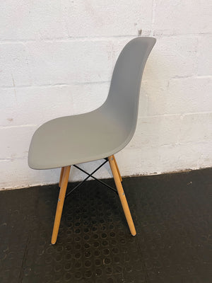 Modern Grey Plastic Chair with Wooden Legs - Minimalist Design - 2ndhandwarehouse.com