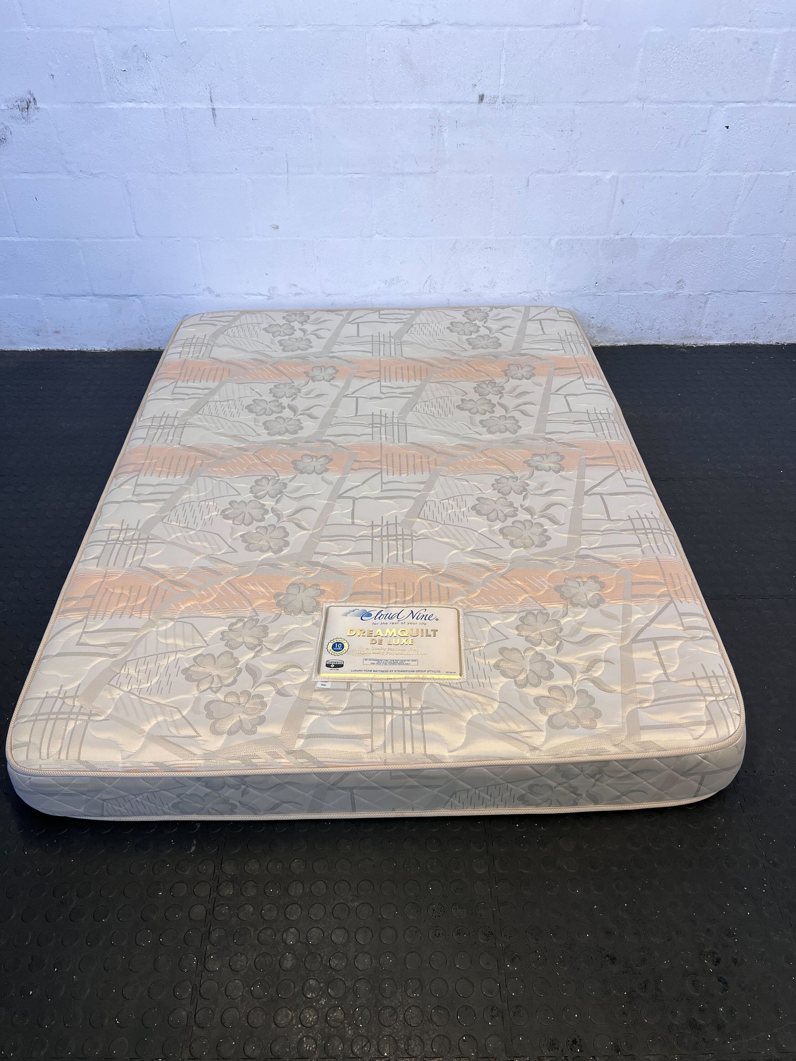 Comfortable Double bed  Dream Quilt Mattress - Lightly Used
