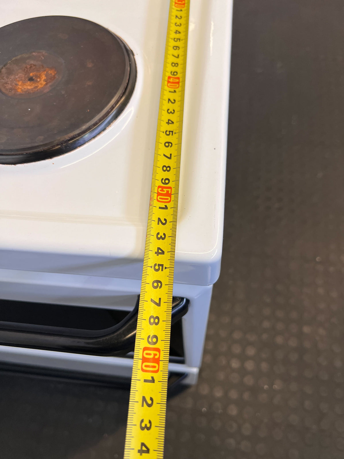 White Freestanding Electric Stove with Minor Wear Has no power cable