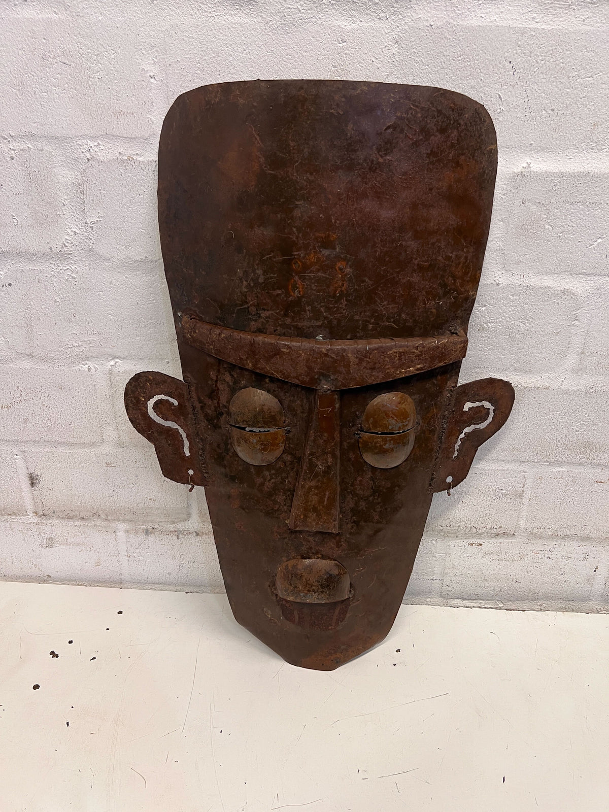 Vintage African Tribal Mask - Handcrafted Metal Décor Piece 🦁