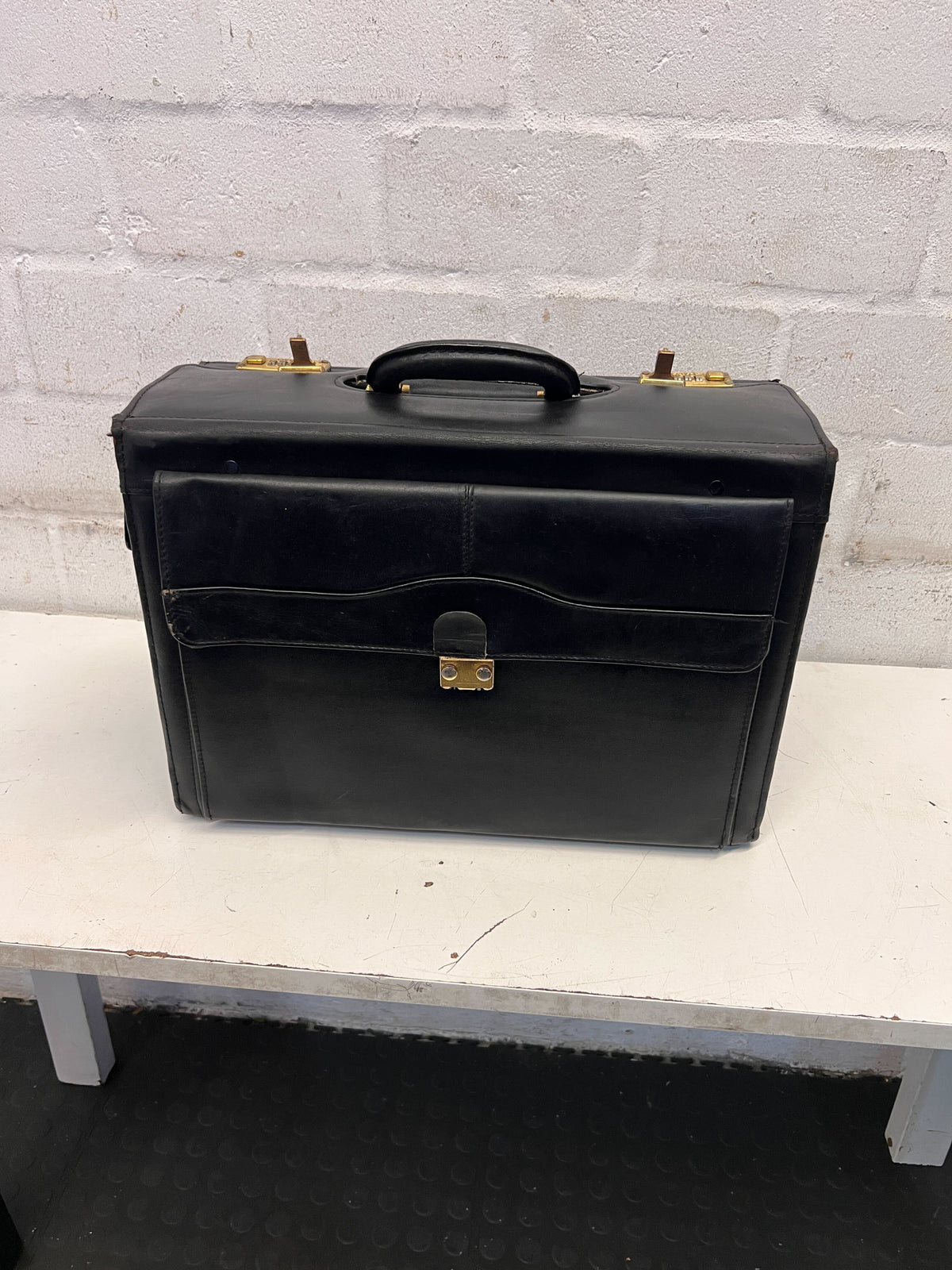 Classic Black Leather Briefcase with Gold Accents – Vintage Charm - 2ndhandwarehouse.com