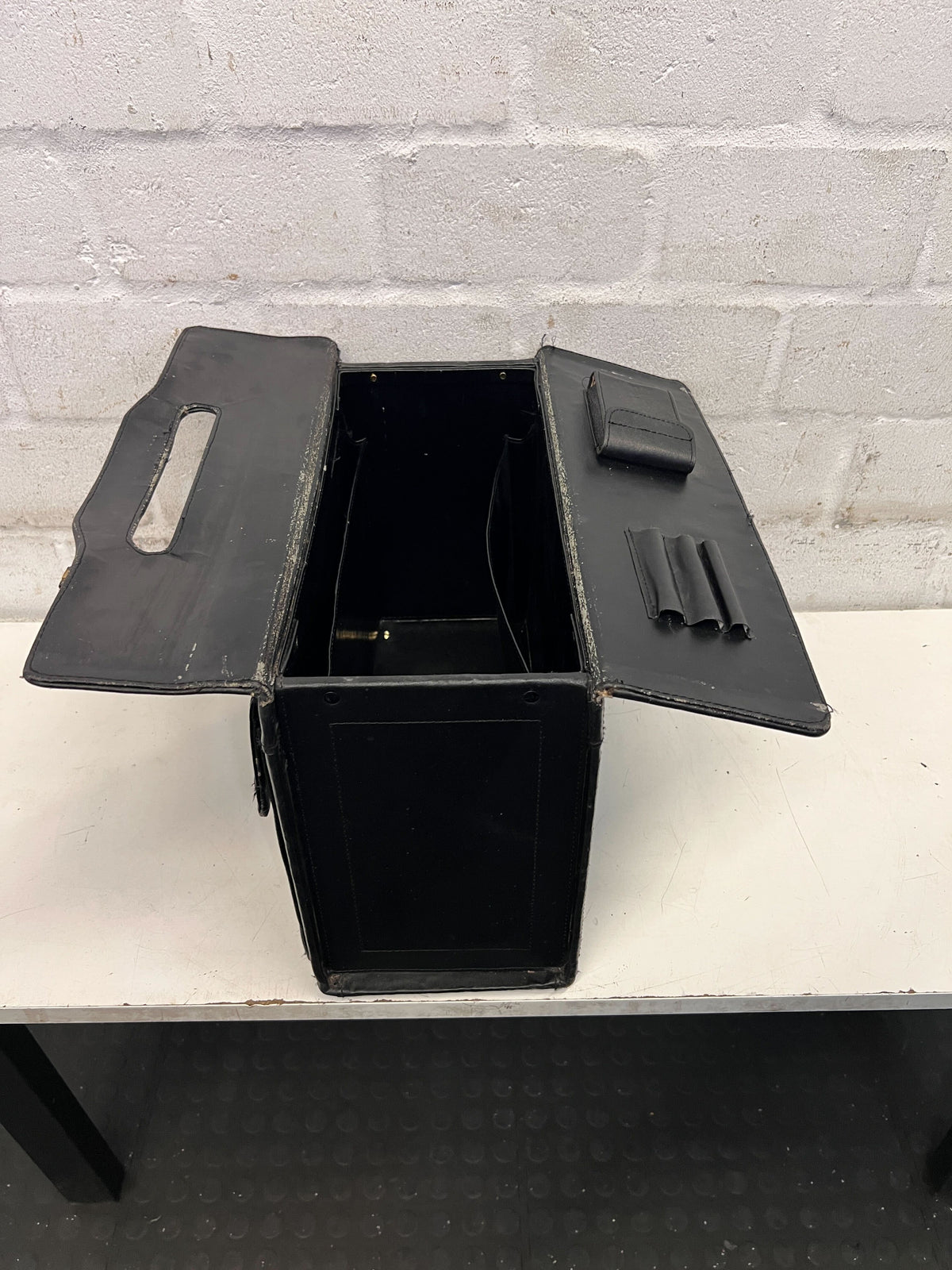 Classic Black Leather Briefcase with Gold Accents – Vintage Charm - 2ndhandwarehouse.com
