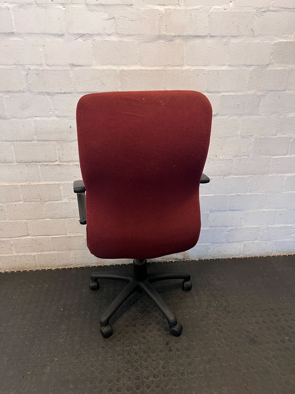 Comfortable Red Swivel Office Chair