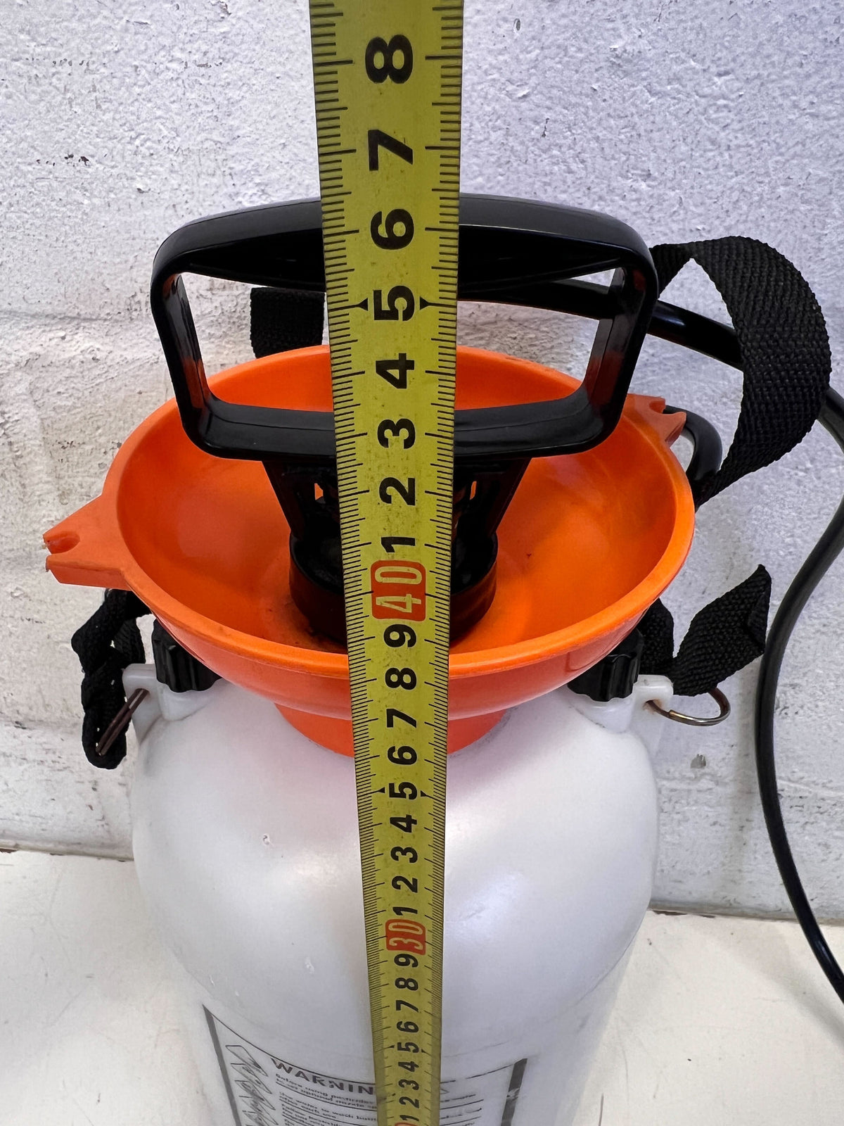 Garden Master Manual Pressure Sprayer - White & Orange - 2ndhandwarehouse.com