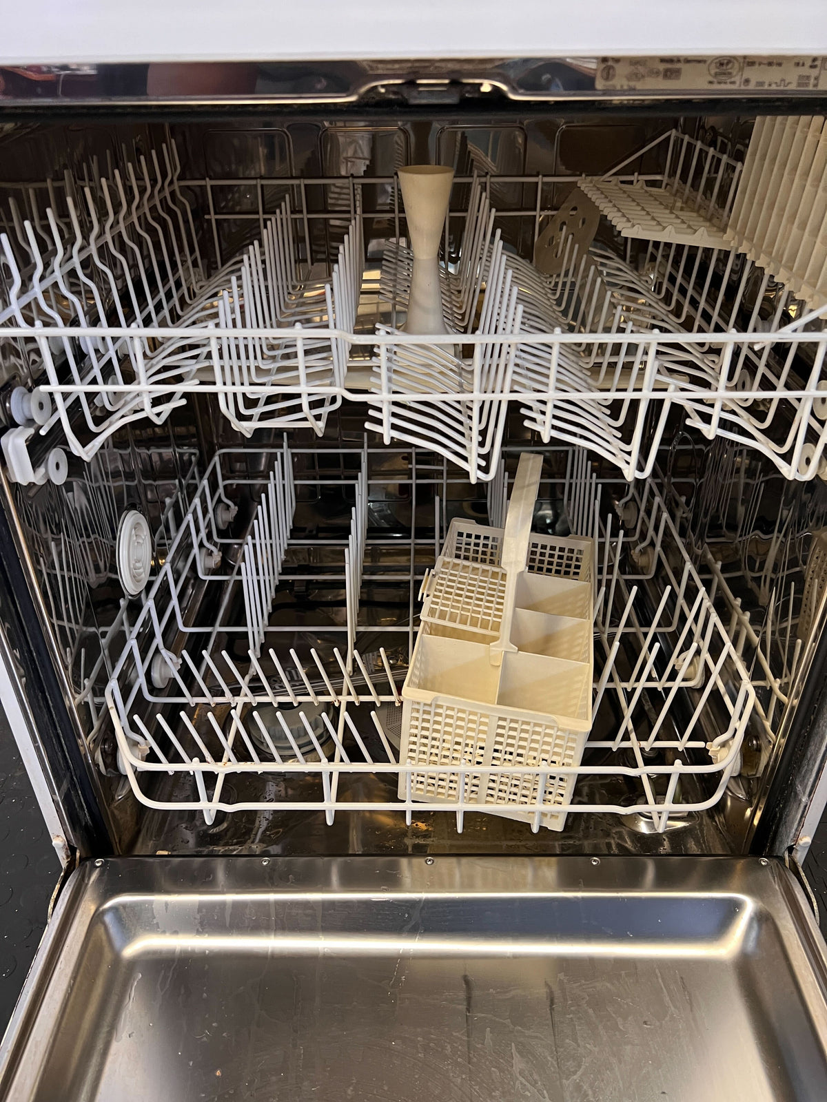 Siemens Lady 151 White Dishwasher - Slightly Worn Yet Reliable - REDUCED