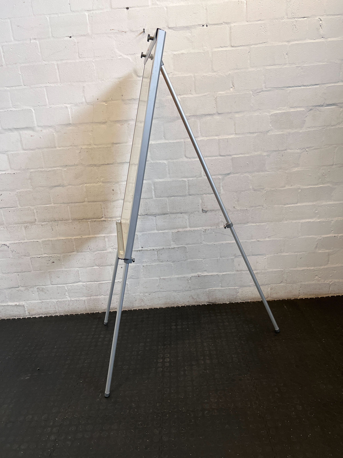 Versatile Freestanding Whiteboard Flip Chart Easel for Office & Home - 2ndhandwarehouse.com