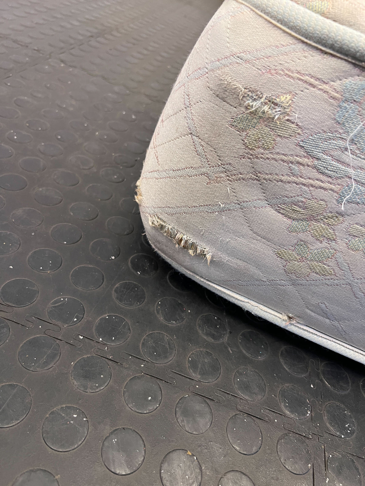 Affordable Pre-Loved double Mattress - Need deep cleaning - 2ndhandwarehouse.com