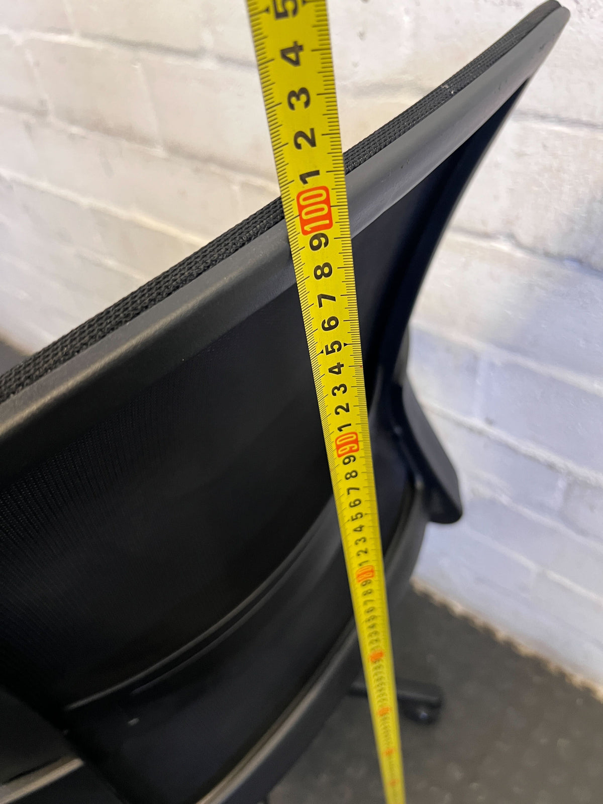 Comfortable Black Mesh Office Chair with Wheels