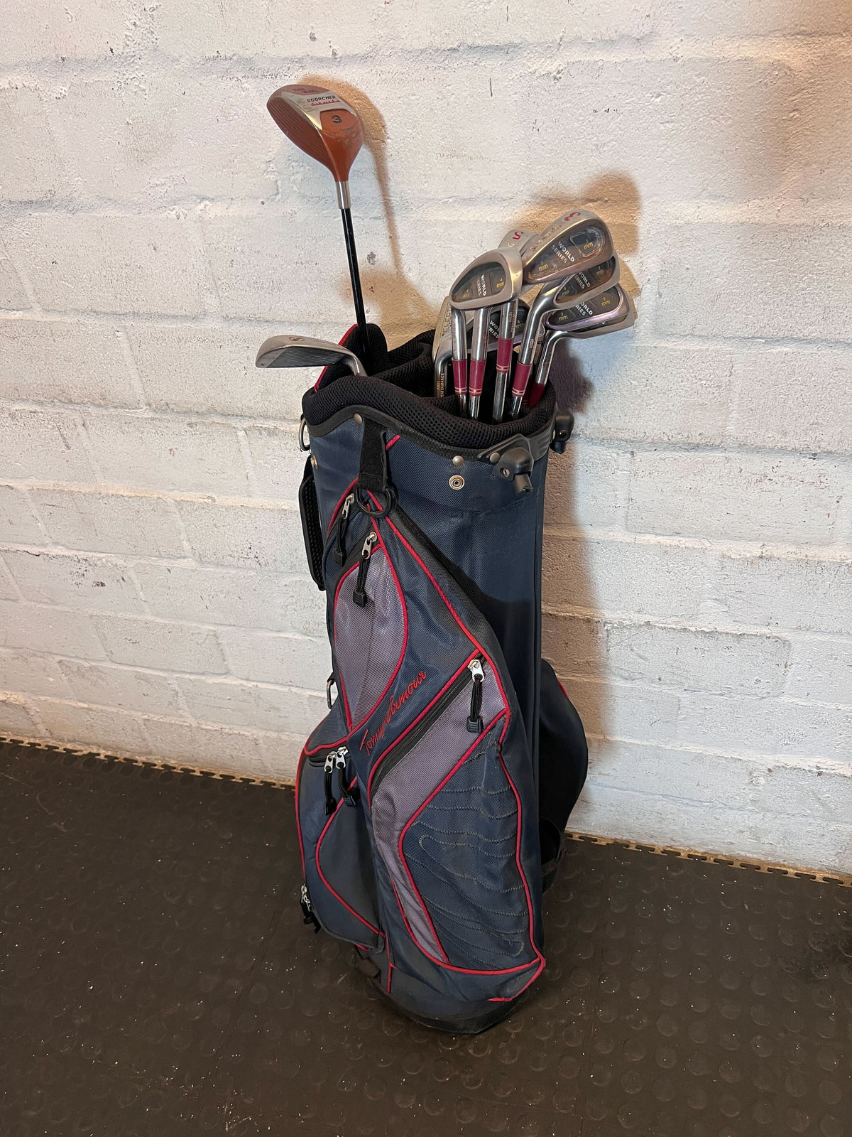 Pre-Loved Golf Club Set with Carry Bag - Navy & Red - 2ndhandwarehouse.com