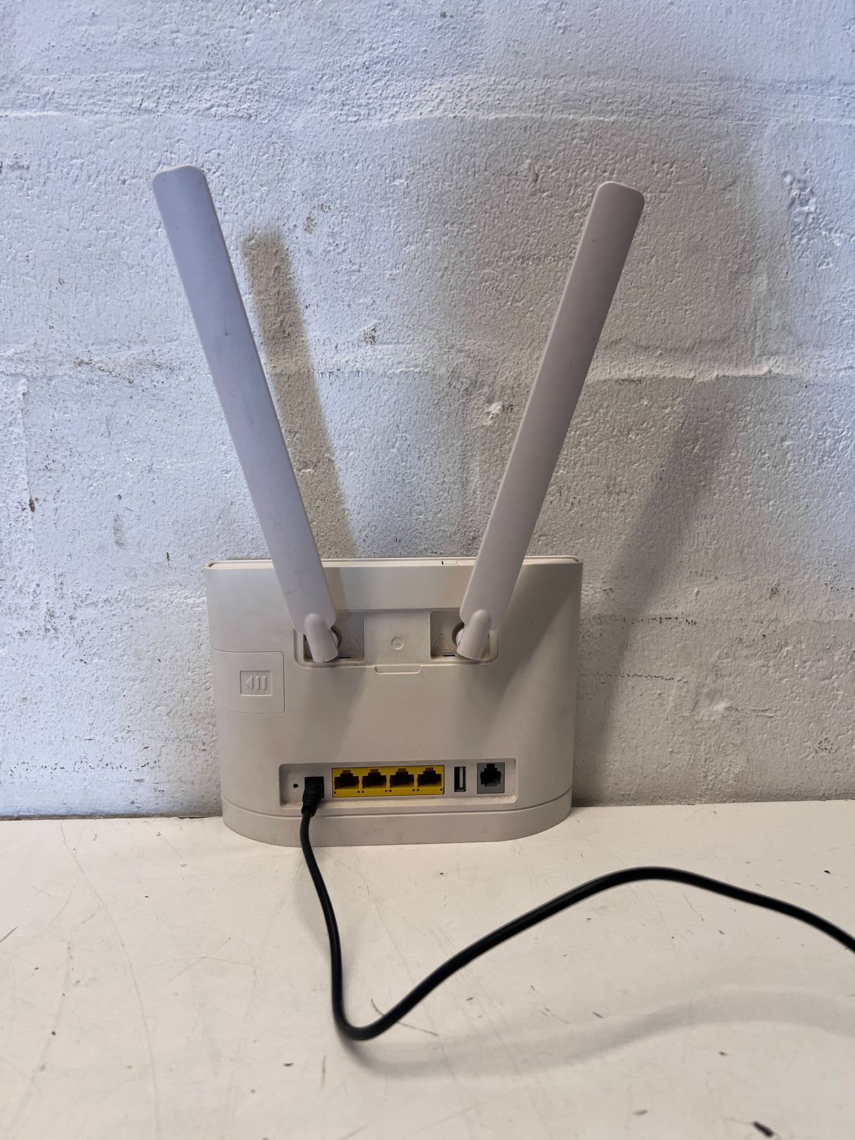 Huawei Wireless 4G/LTE Router with Antennas - 2ndhandwarehouse.com