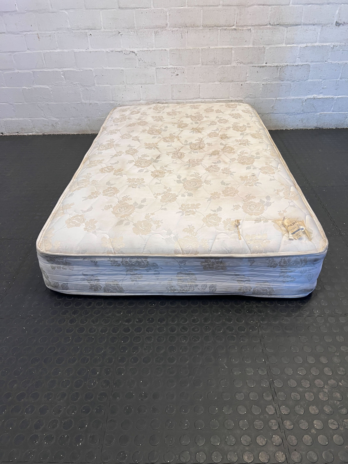 Comfortable Floral Pattern Mattress - Pre-loved - Need cleaning - 2ndhandwarehouse.com