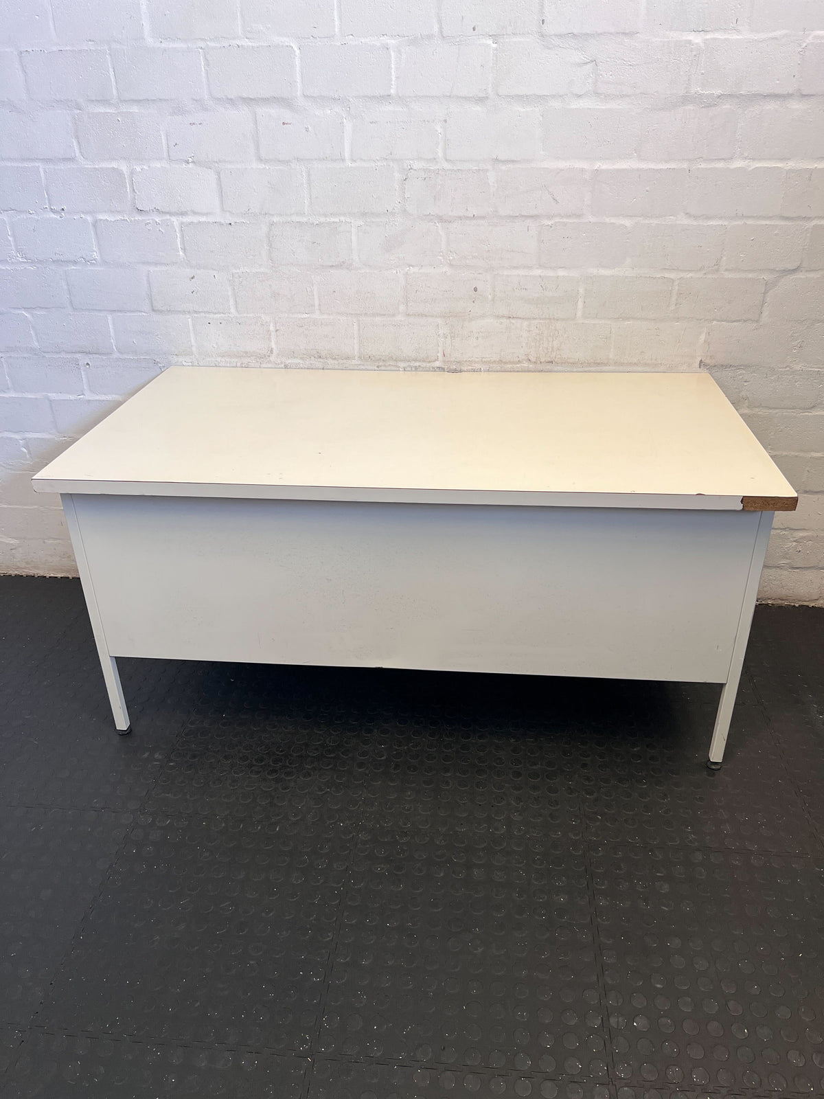 Quality White Office Desk with Drawer – Minimalist Style