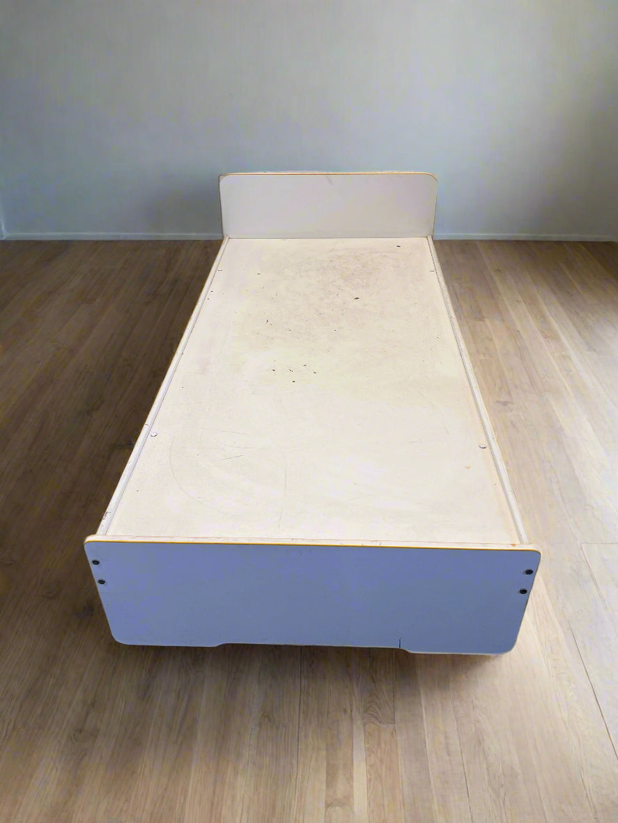 Simple White Single Bed Frame - Minor Wear - REDUCED