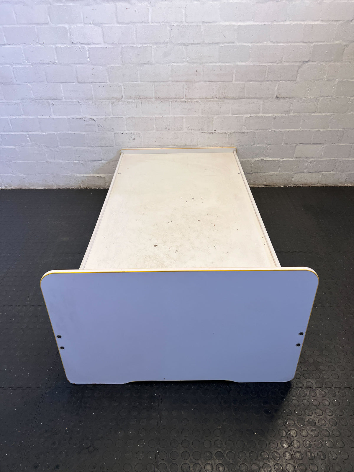 Simple White Single Bed Frame - Minor Wear - REDUCED