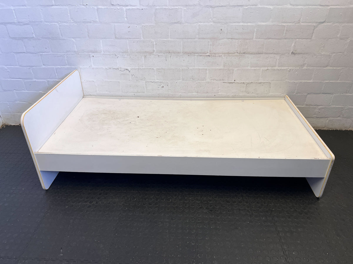 Simple White Single Bed Frame - Minor Wear - REDUCED