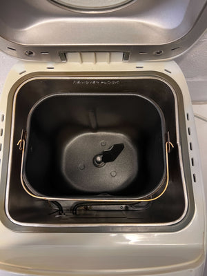 Mellerware White Bread Maker with Minor Scratches