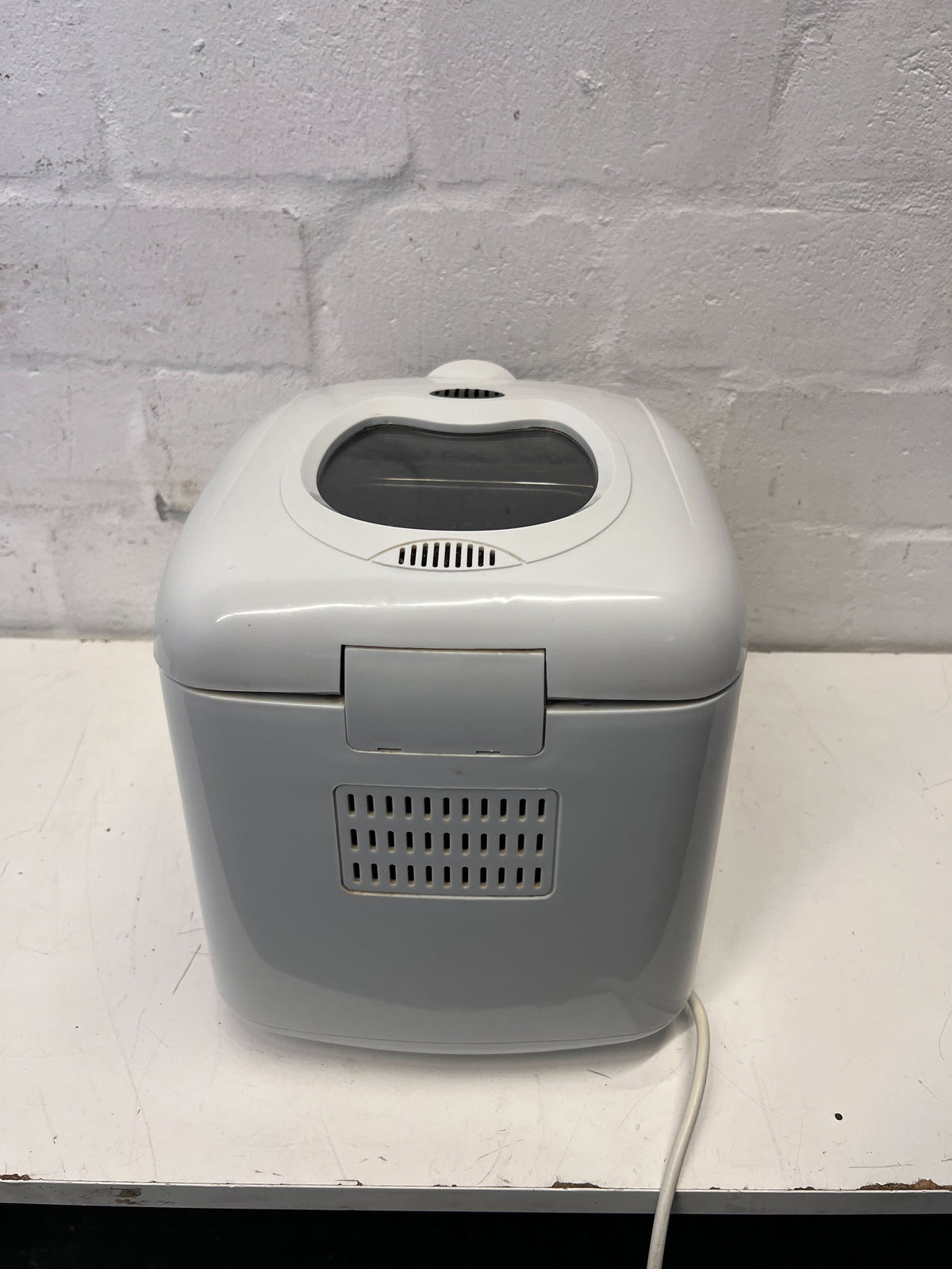Mellerware White Bread Maker with Minor Scratches