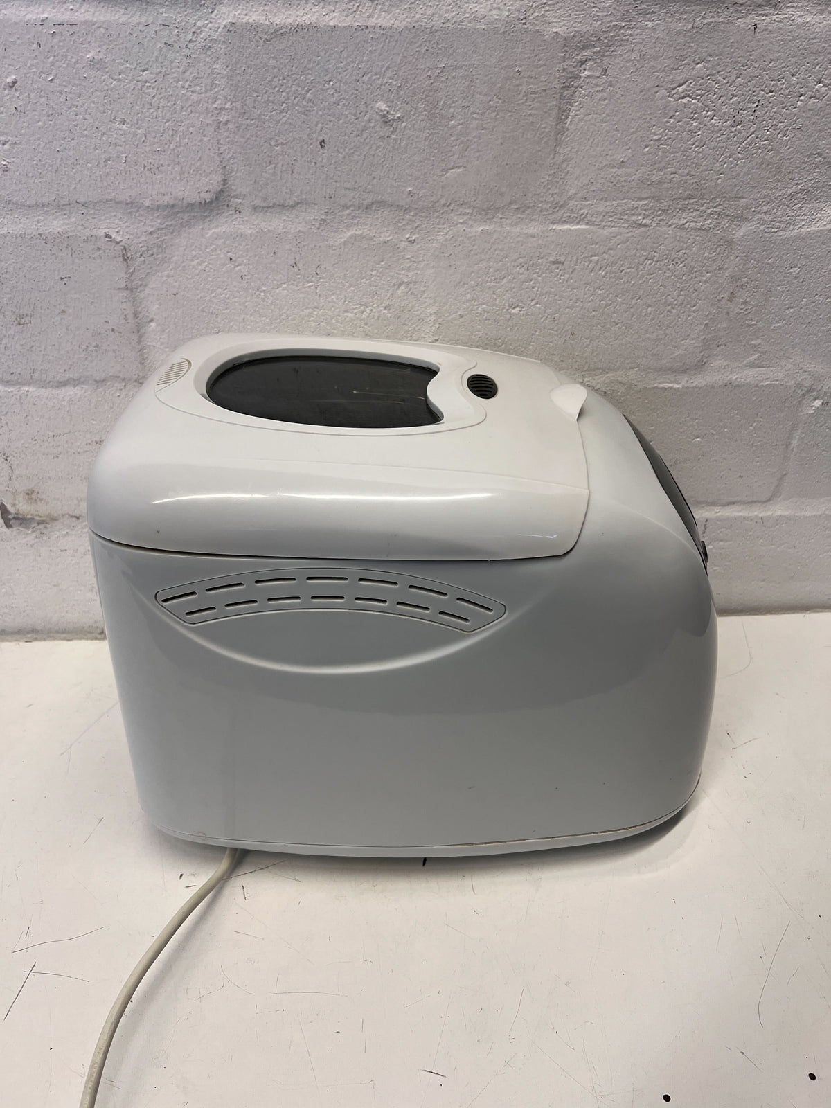 Mellerware White Bread Maker with Minor Scratches