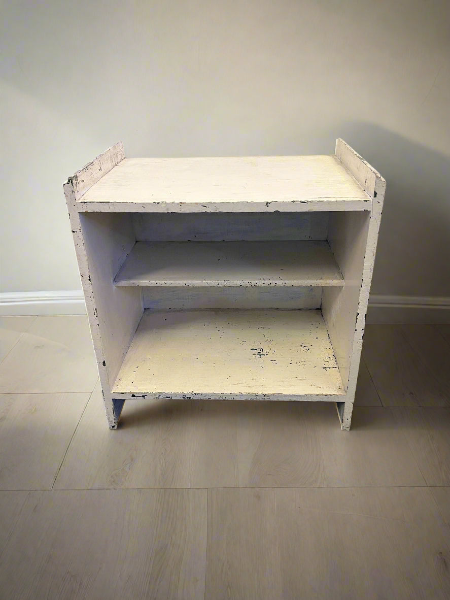 Charming White Wooden Side Table – Rustic Vintage Style with Minor Wear
