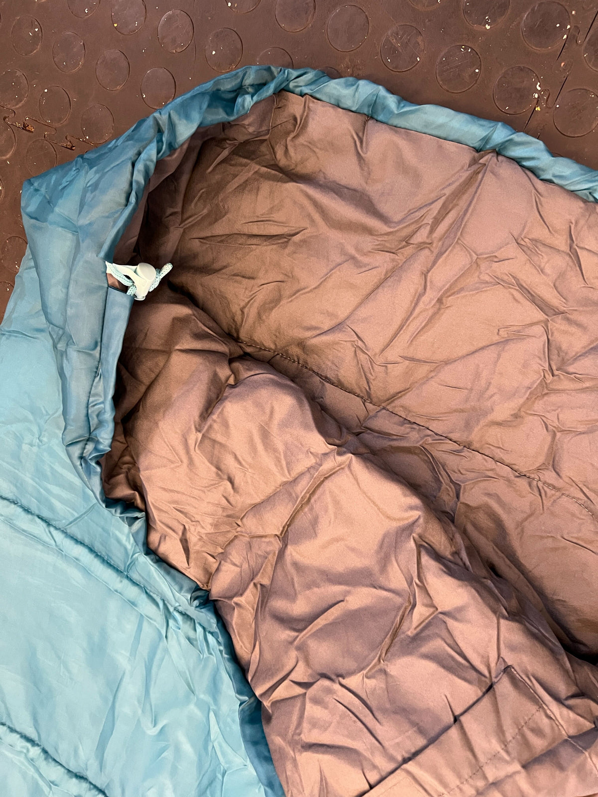 Cozy Blue Sleeping Bag - Ideal for Camping and Adventures