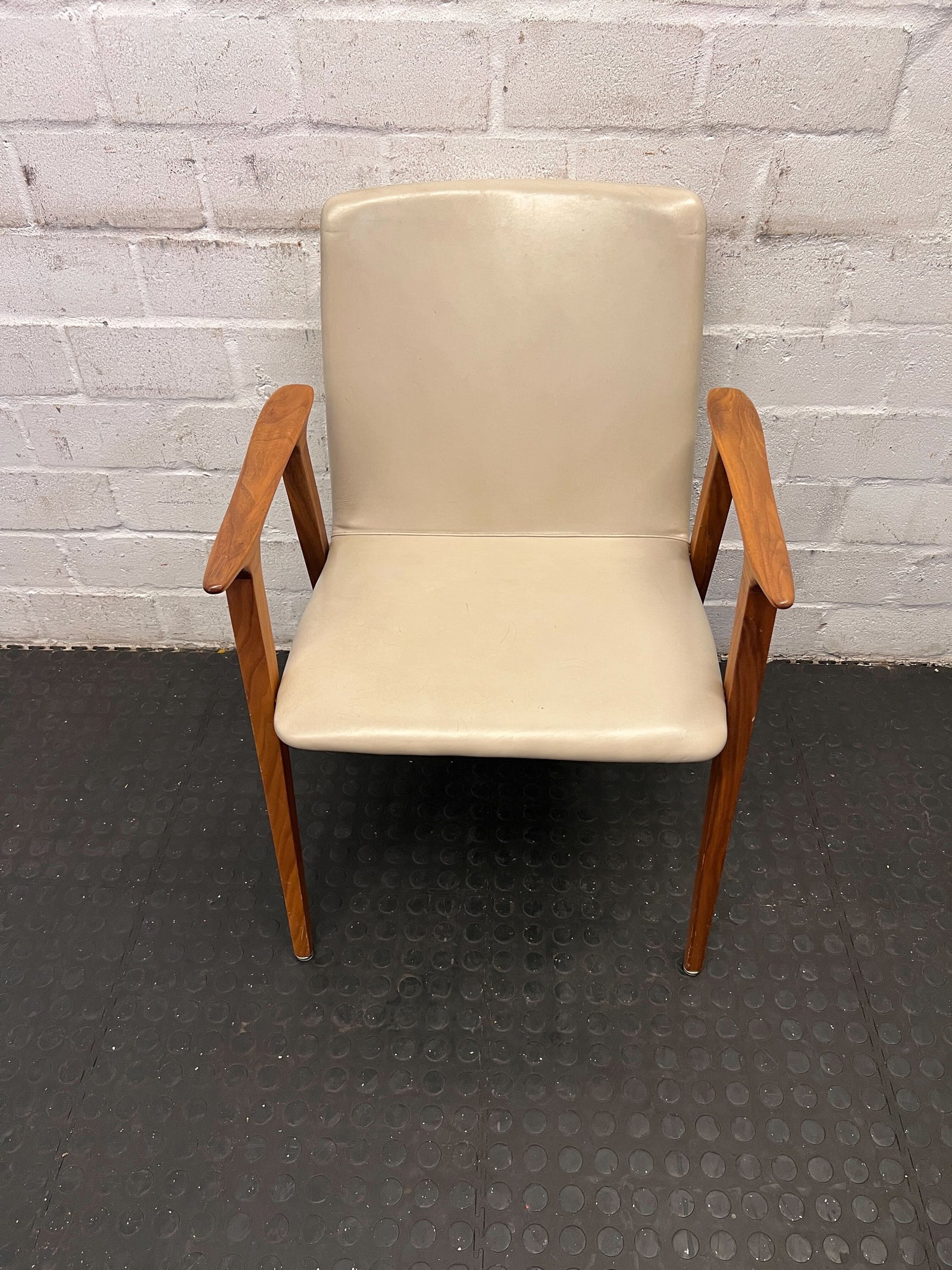Chic Cream Leather Armchair with Wooden Legs – Slight Wear