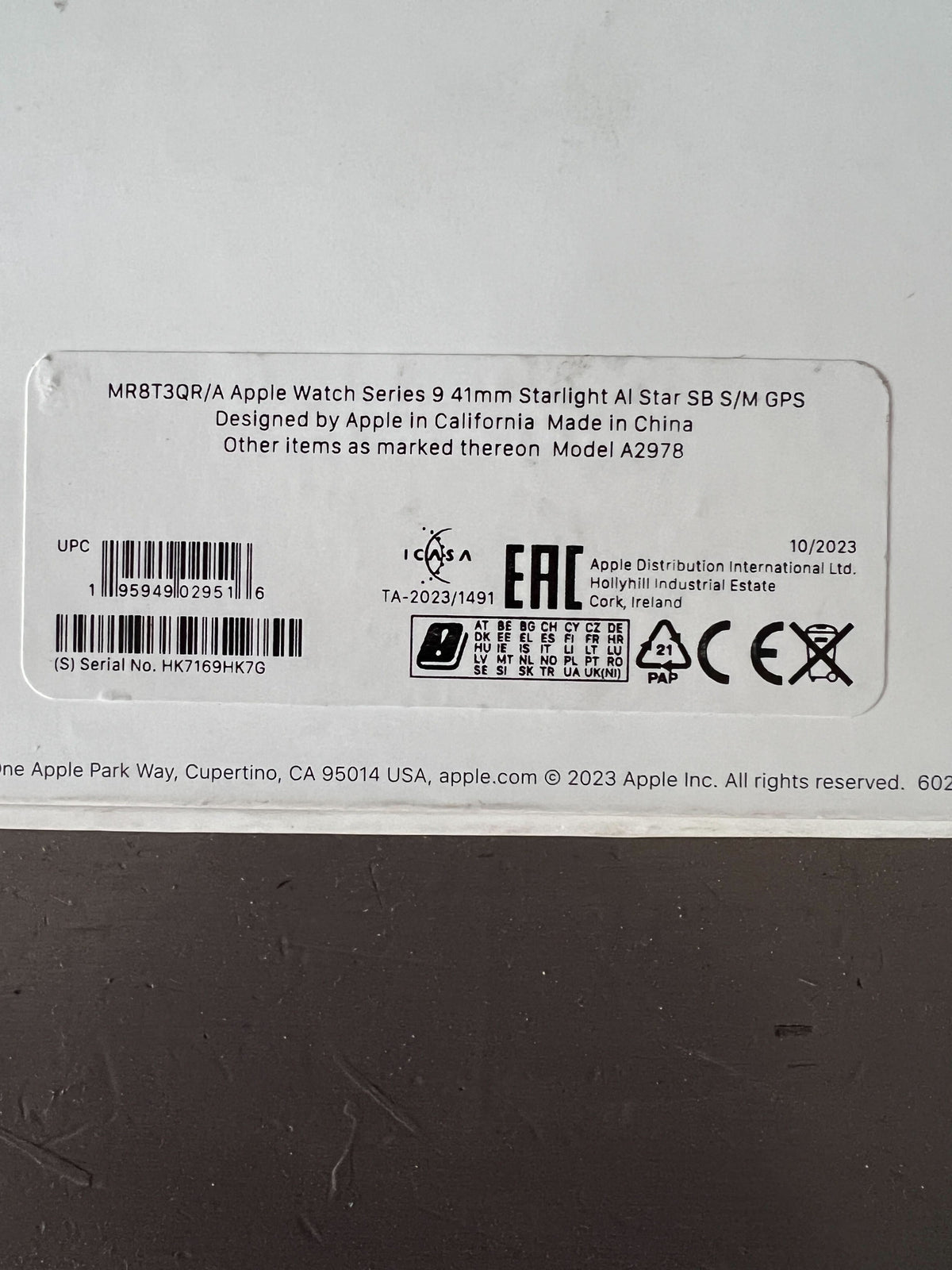 Stylish Silver Apple Watch with Soft Grey Band - Minor Scratches