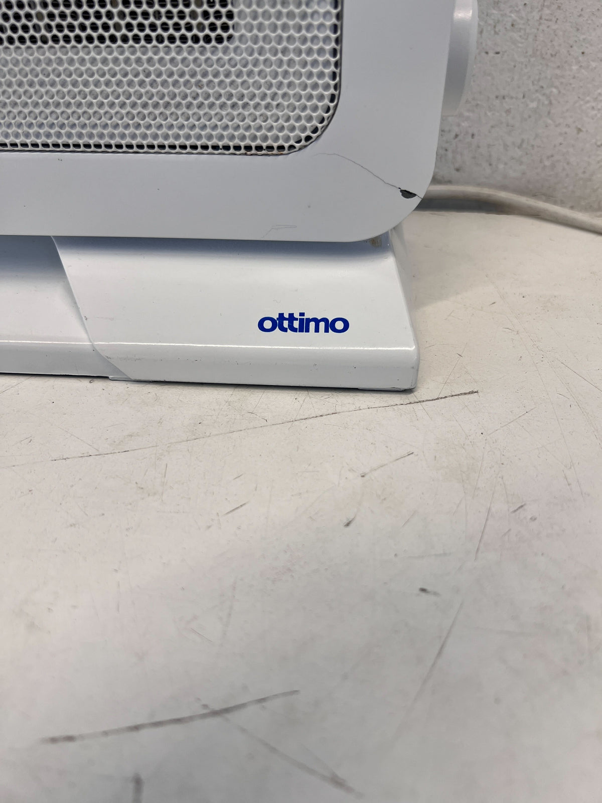 Compact Ottimo White Electric Heater with Minor Cracks