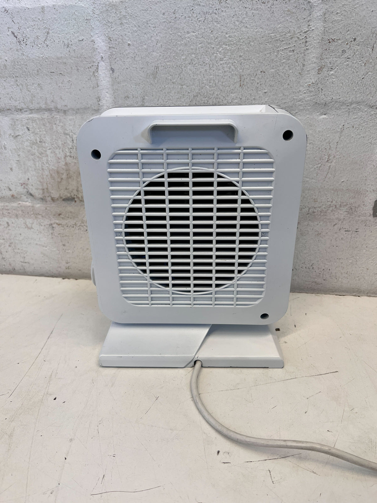 Compact Ottimo White Electric Heater with Minor Cracks