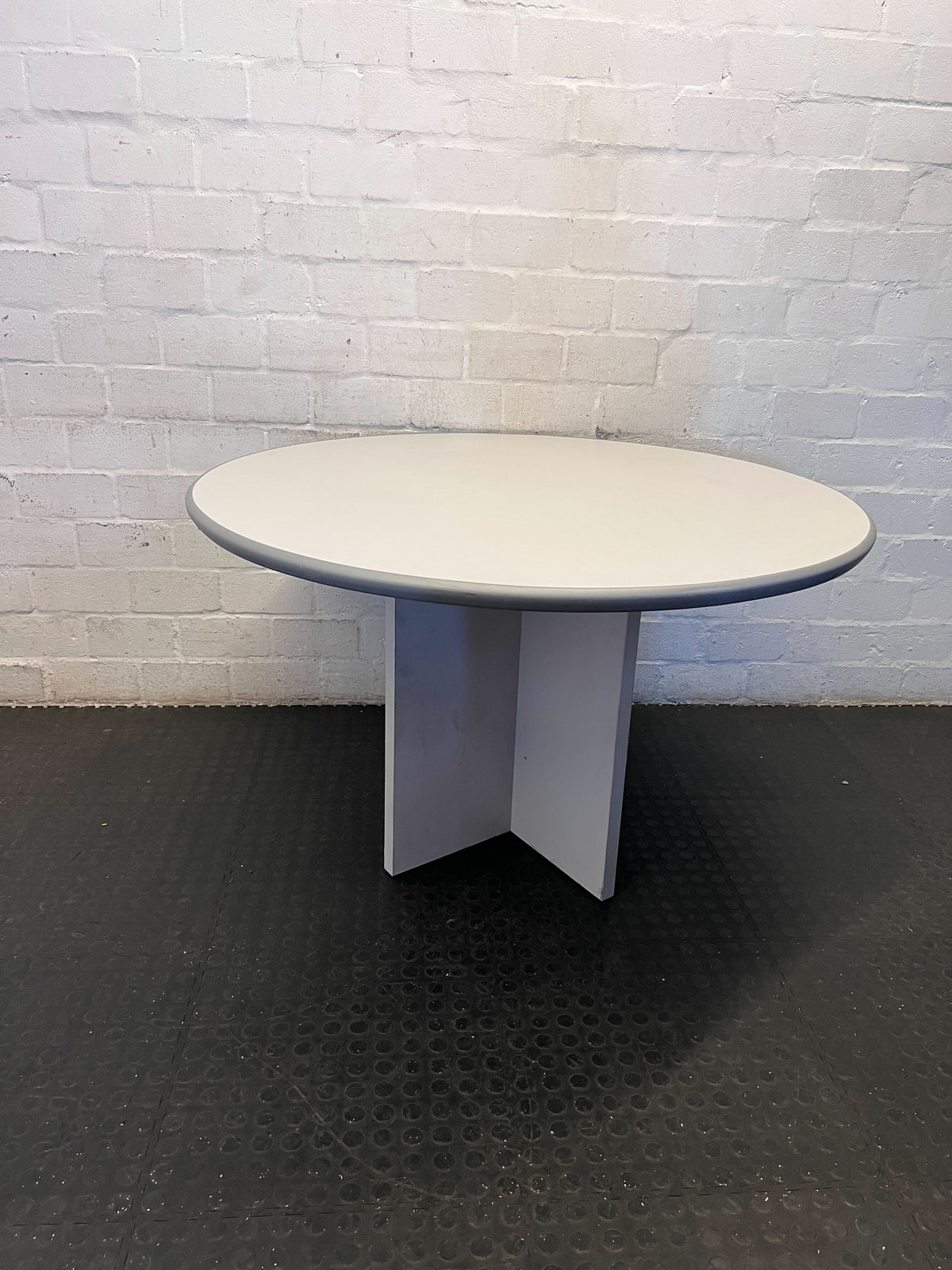 Versatile Round Pedestal Table - Modern Light Grey - 2ndhandwarehouse.com